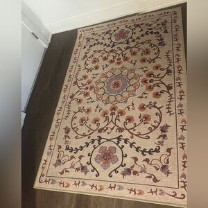 Elegant Floral Area Rug in Cream and Brown